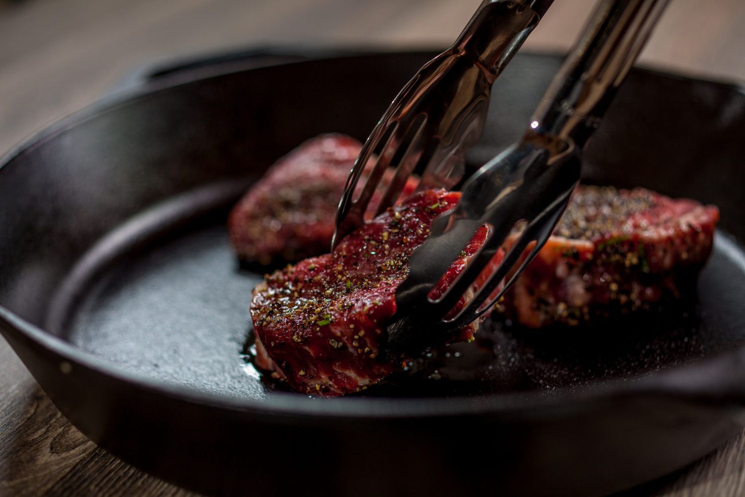 How Long to Cook Burger on Cast Iron Skillet Perfectly?