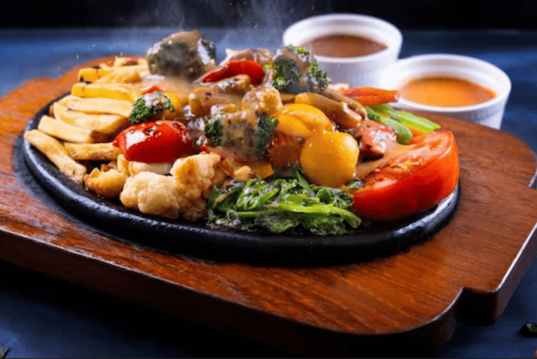 Sizzling Noodles on a Platter: A Culinary Delight for Kitchen Professionals