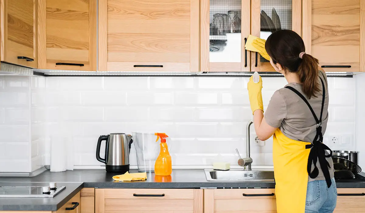 How to Get Fish Smell Out of Cast Iron Pans Effortlessly?