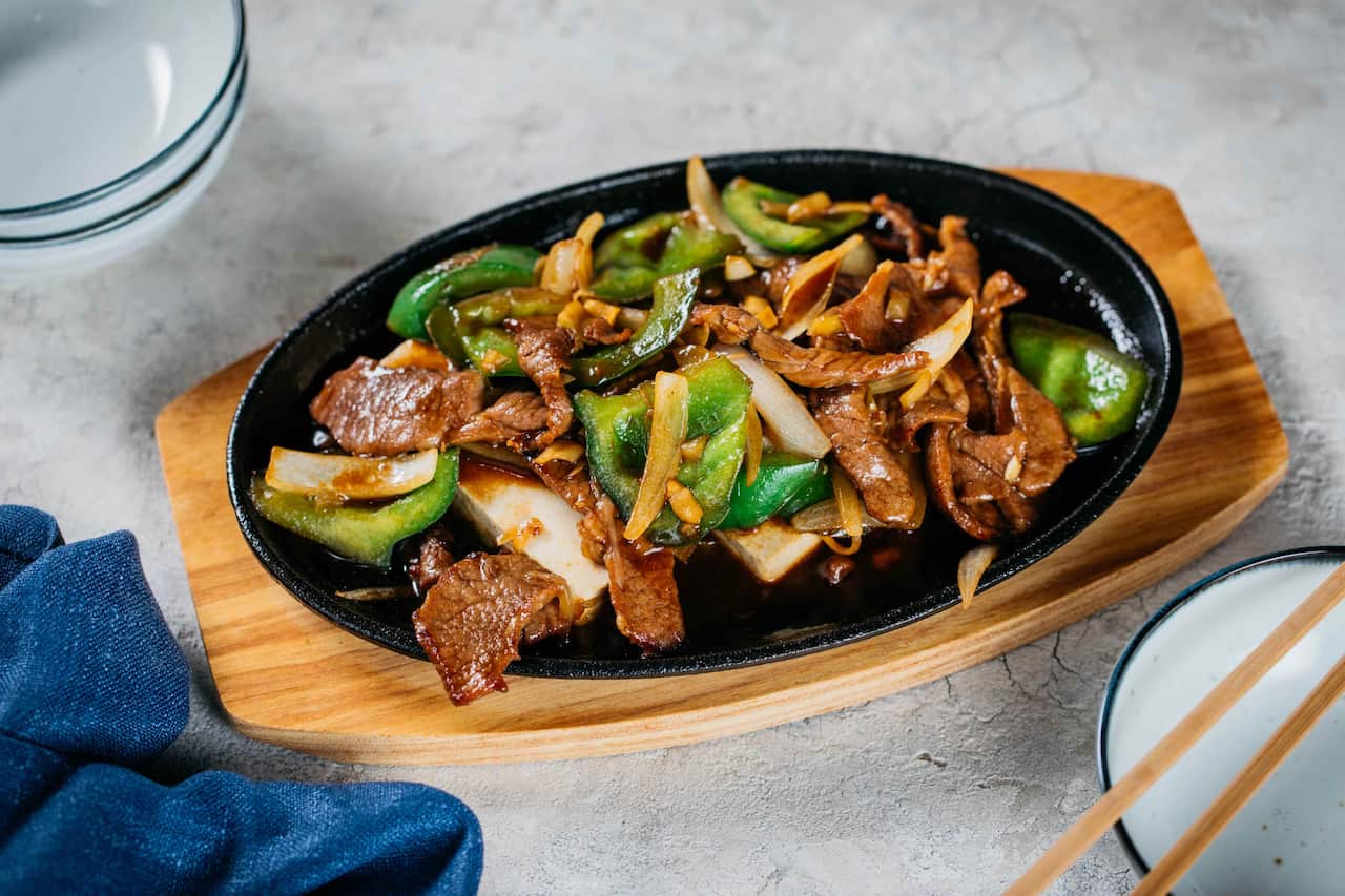 Sizzling Platter for Romantic Dinners: Culinary Magic