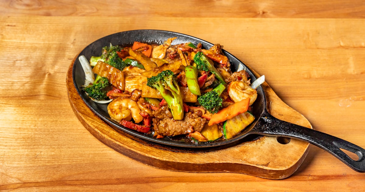 How to Serve Food on a Sizzling Platter for Maximum Impact