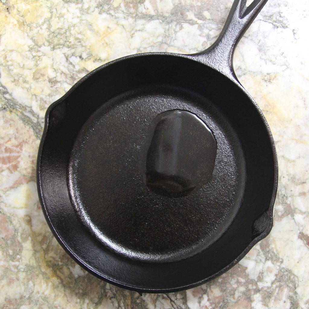 What Kind of Oil to Season Cast Iron? Exclusive and Terrific Tips