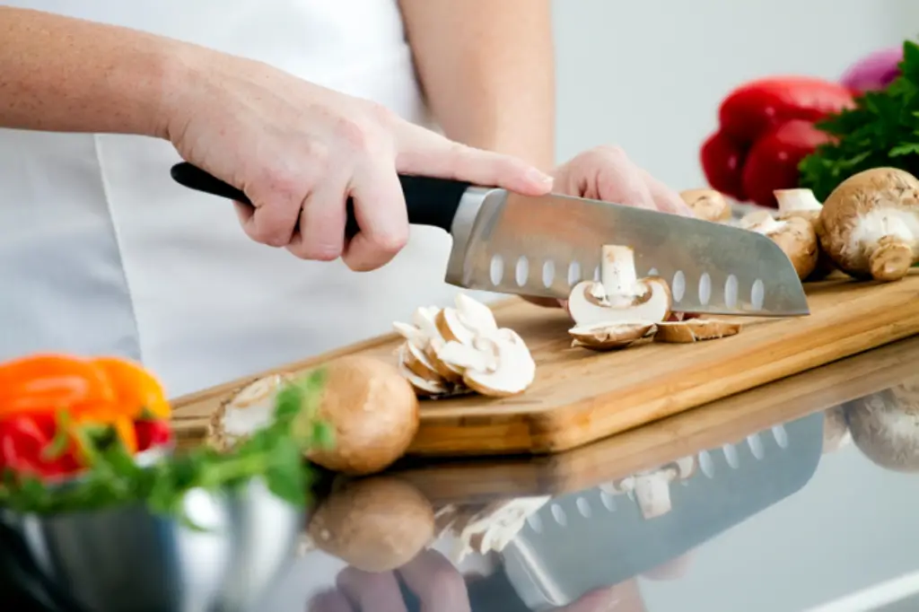 How to Clean and Sanitize Cutting Board Step by Step Safely