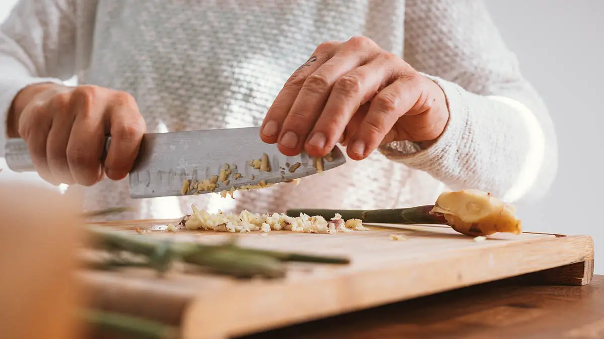 How to Create a Juice Groove in Your Cutting Board: A Comprehensive Kitchen Guide