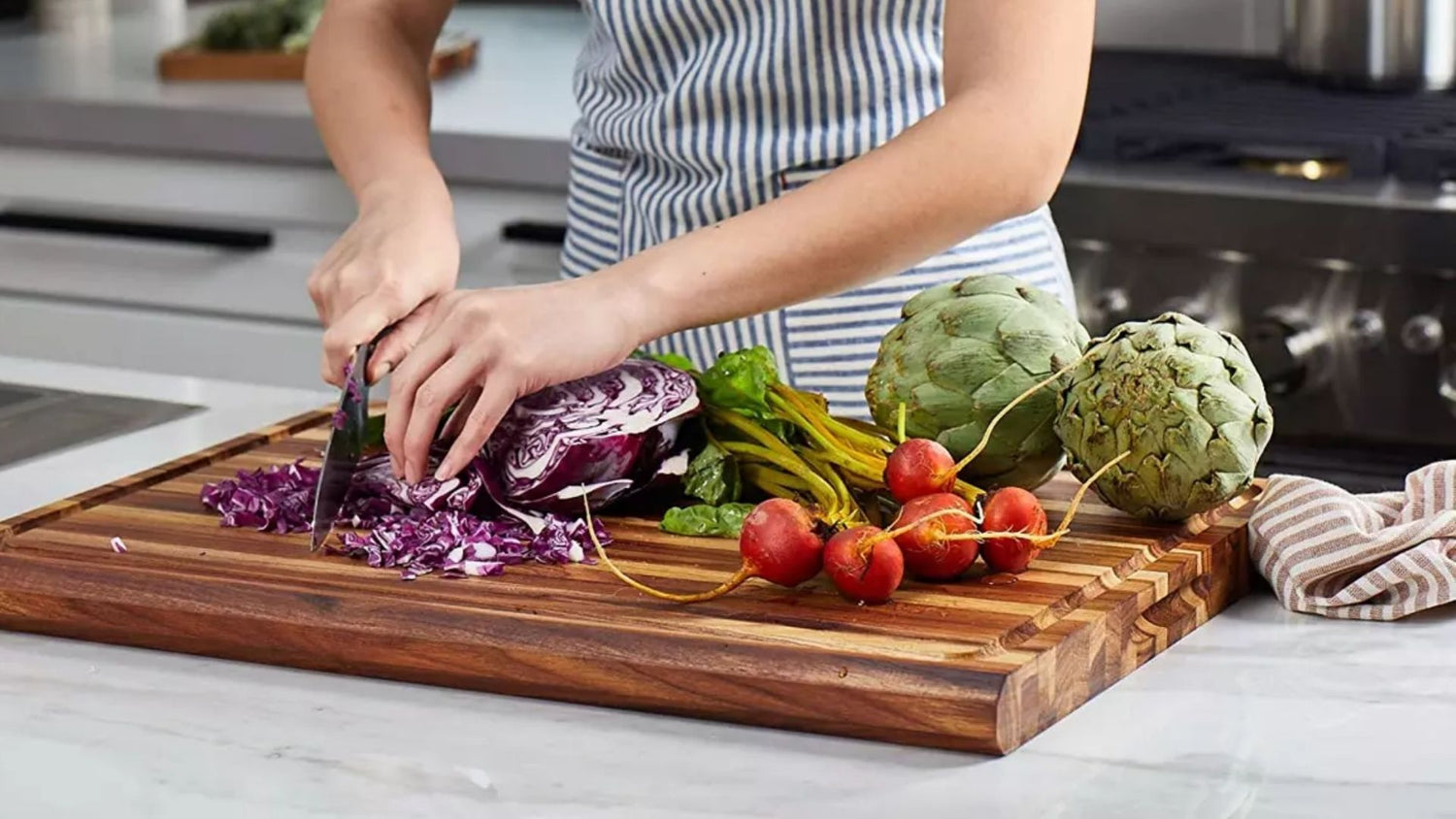 How to Clean Wood Cutting Board Like a Pro?