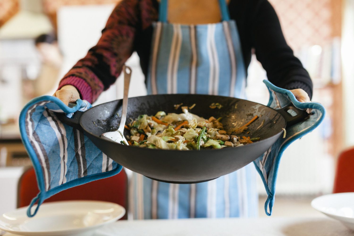 How to Use Wok: Tips and Techniques for Kitchen Pros?