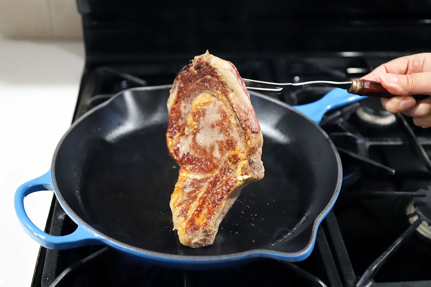 Mastering the Art of Cooking Bison Steak in a Cast Iron Skillet