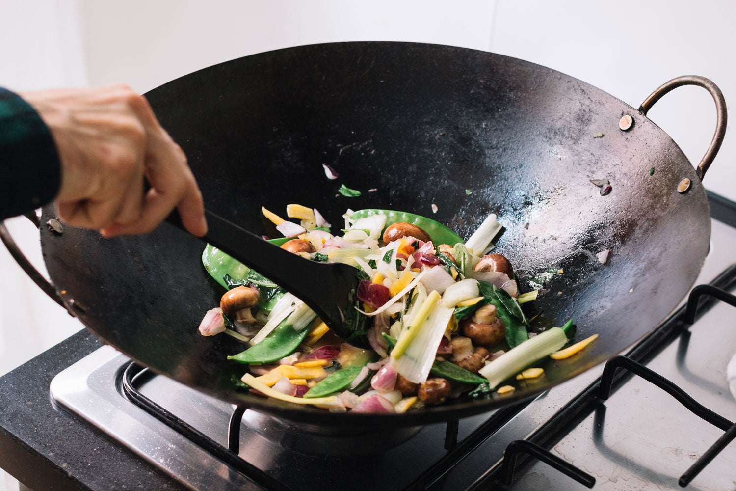 How to Wash Wok: Essential Techniques for Kitchen Pros?