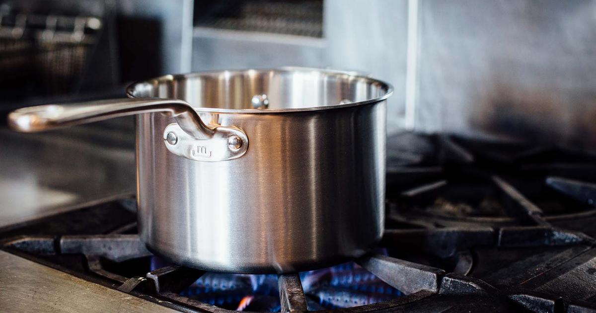 What is the Difference Between a Saucepan and a Pot?