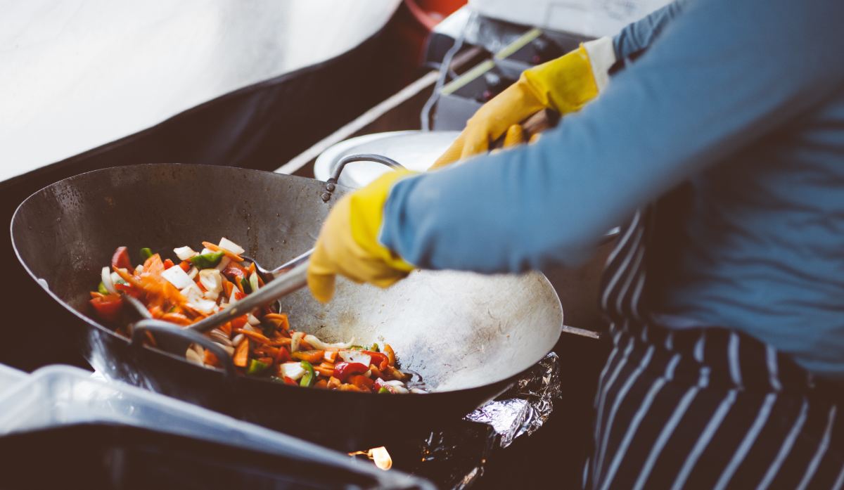 How to Season a Non Stick Wok Like a Kitchen Pro?