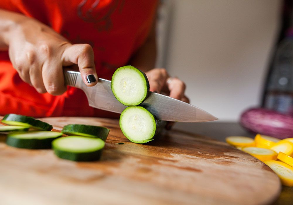 What Color Cutting Board Is Used for Chicken? Key Tips