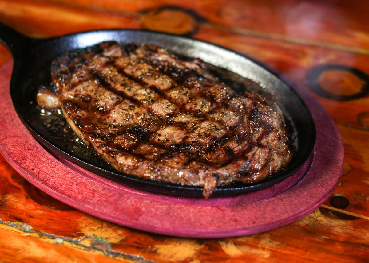 Creative Meal Concepts with Sizzling Platters for Culinary Professionals