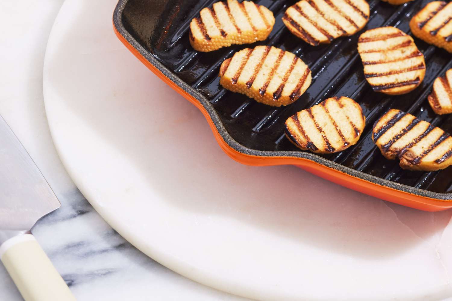 How to Grill Bread in a Pan: Tips for Kitchen Professionals