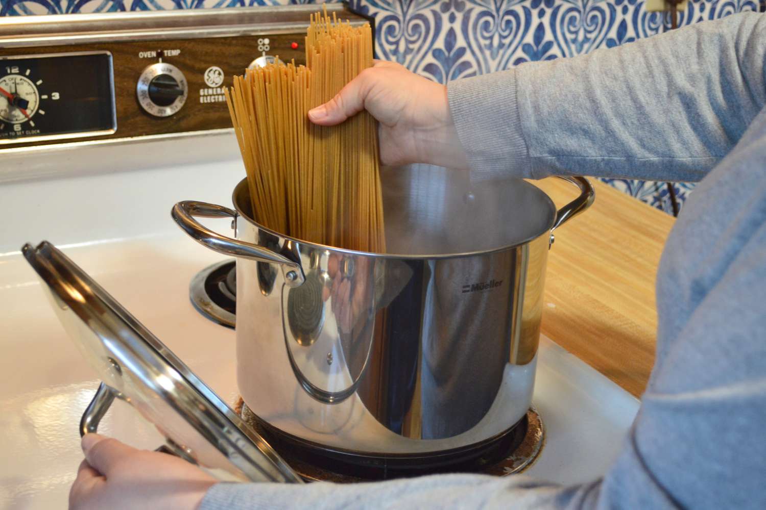 How to Clean a Stock Pot: Tips and Tricks for Professionals?