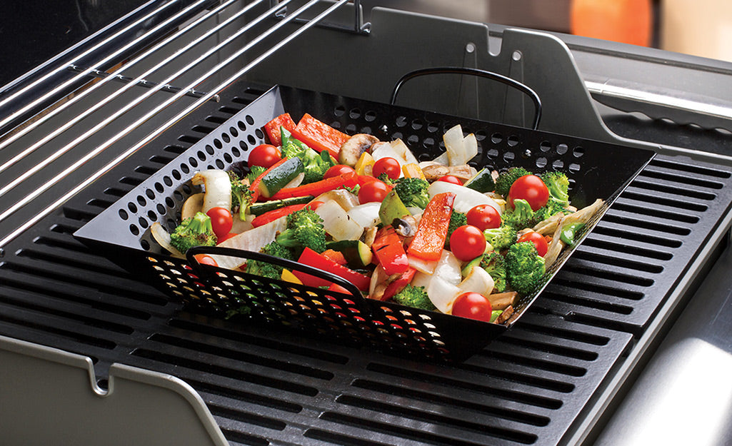 How to Use a Grill Basket with Handle: Tips and Tricks