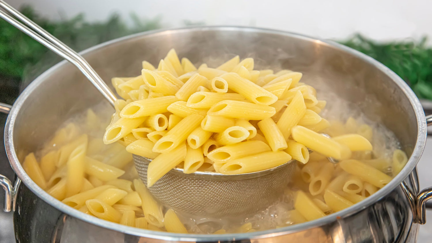 How to Clean Glass Saucepan Lids: Tips for Kitchen Pros