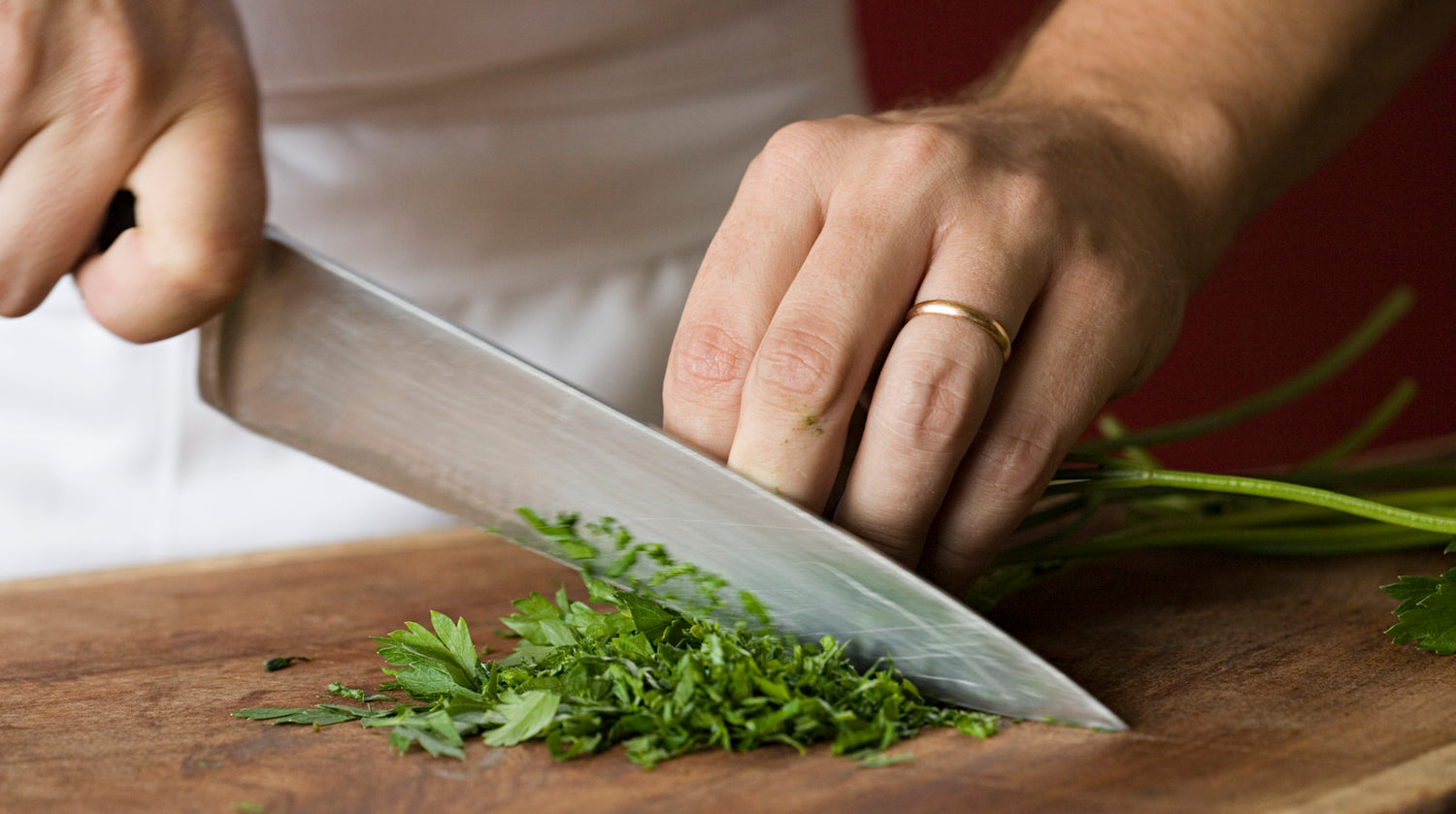 How to Clean Wooden Cutting Board After Raw Meat Properly?