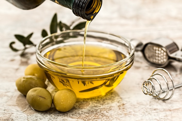 What Makes Olive Oil Extra Virgin: The Essential Guide Unveiled