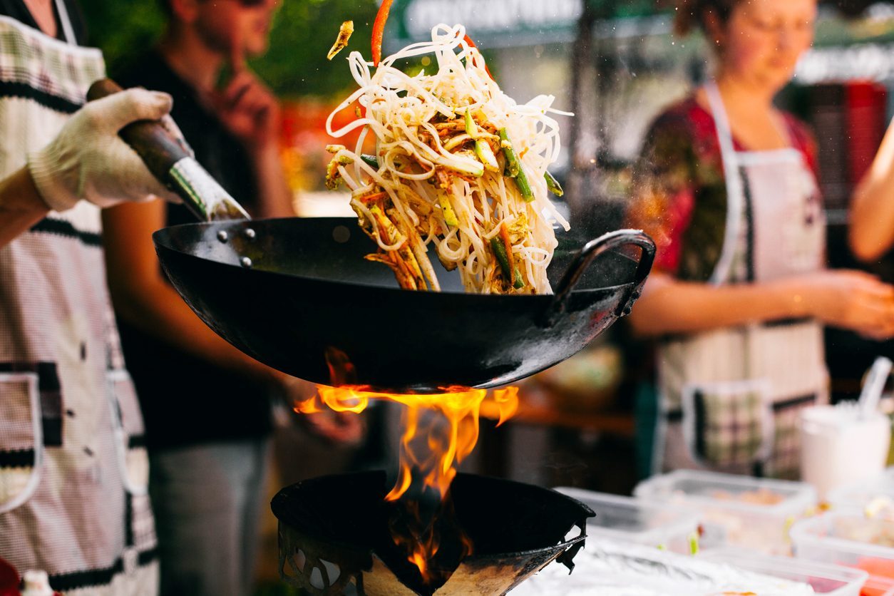 What Utensil to Use with a Wok: Kitchen Professionals' Guide